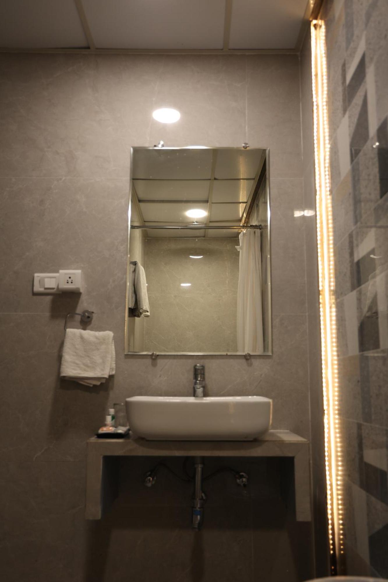 Hotel Pinaka Inn Λάκναου Εξωτερικό φωτογραφία