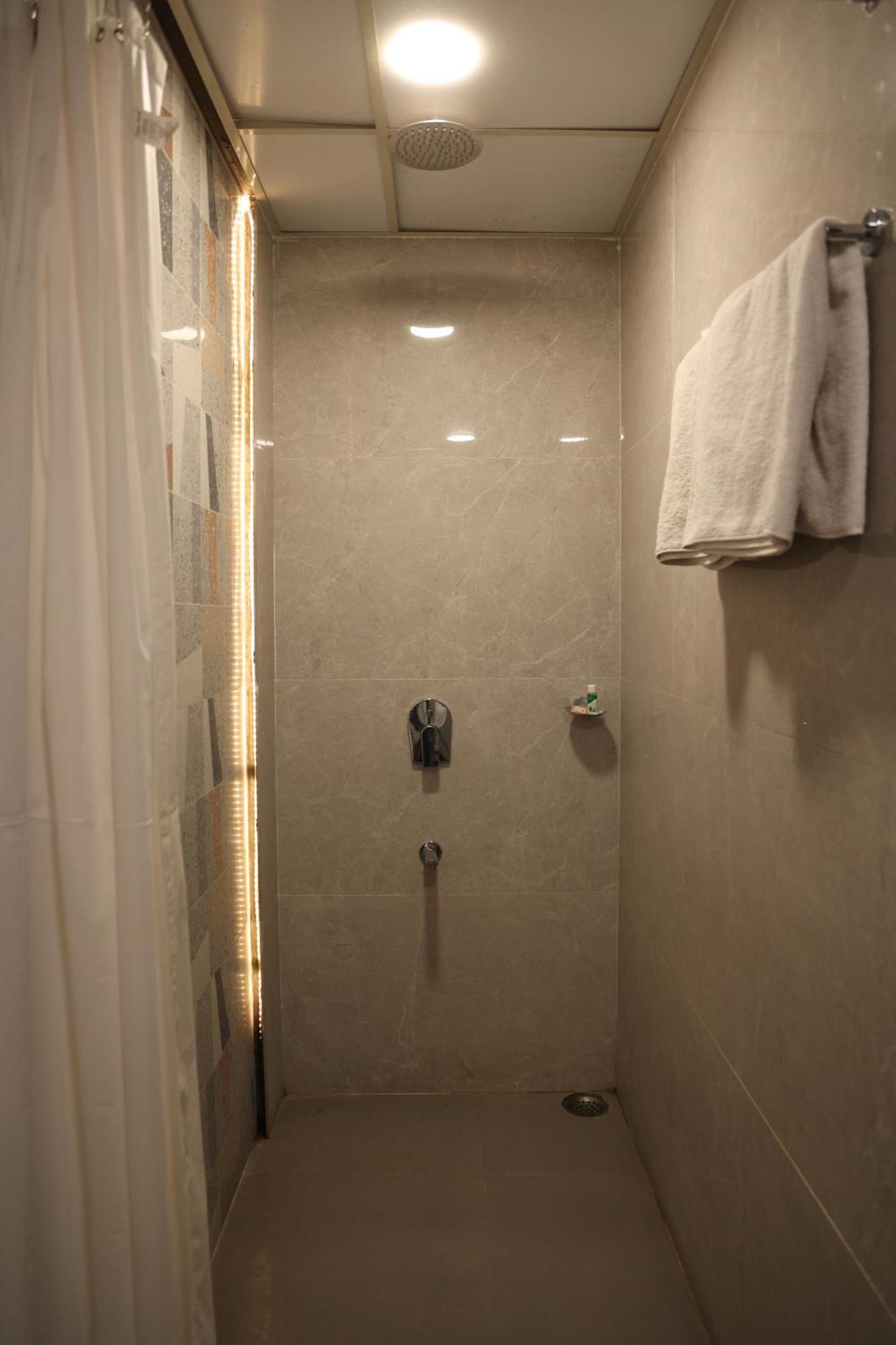 Hotel Pinaka Inn Λάκναου Εξωτερικό φωτογραφία